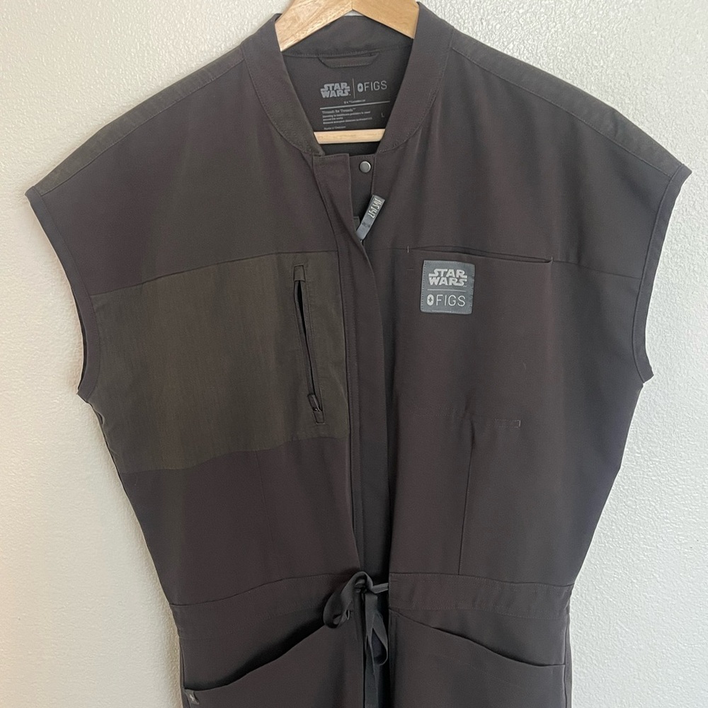 FIGS Star Wars Collaboration Dark Brown Crogu Jumpsuit size Large